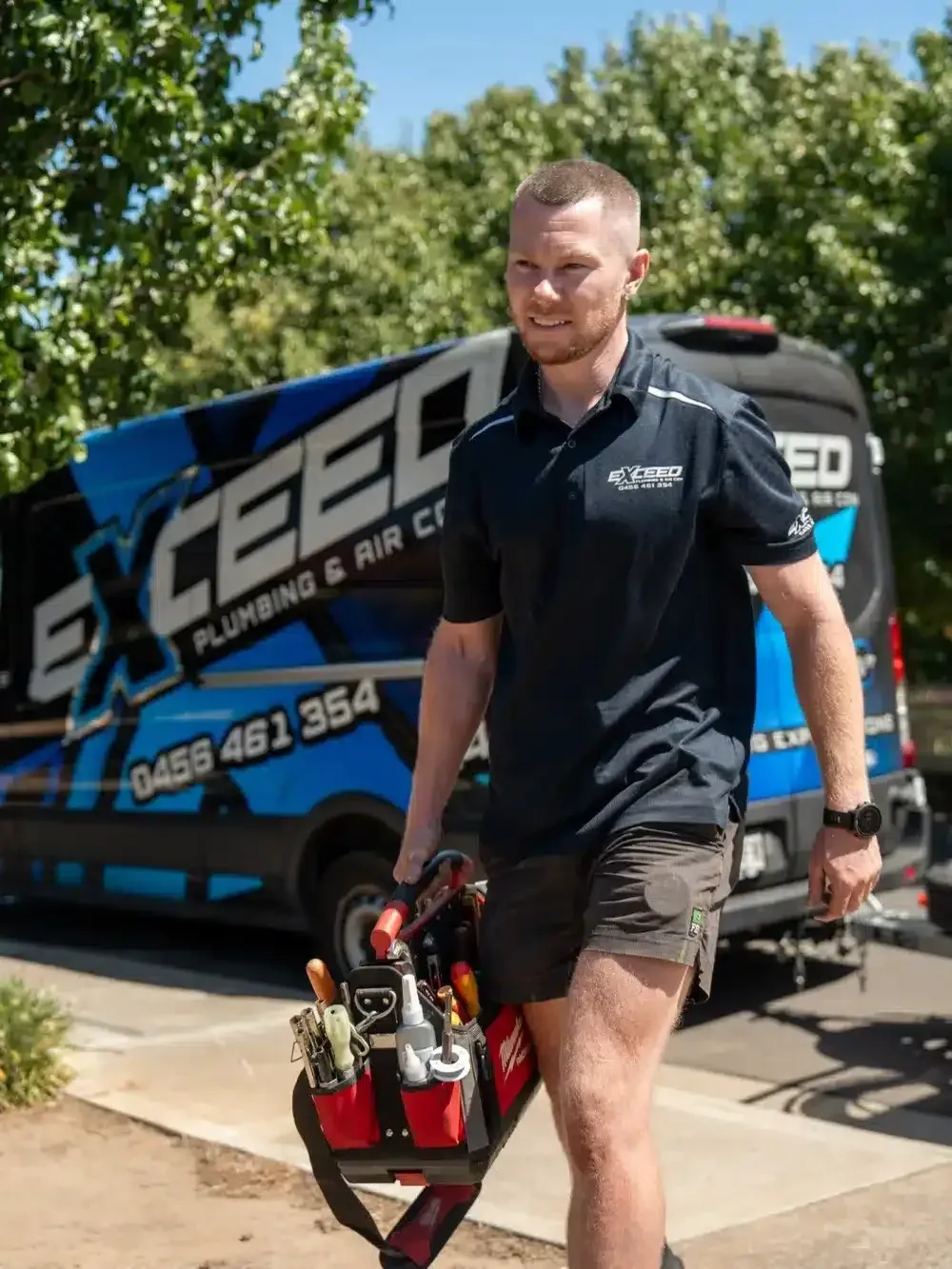 Local plumber arriving at a Para Hills home